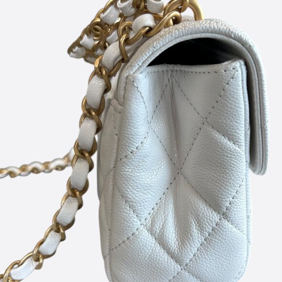 CHANEL White top handle Bag with Elegant Chain - Picture 3 of 8